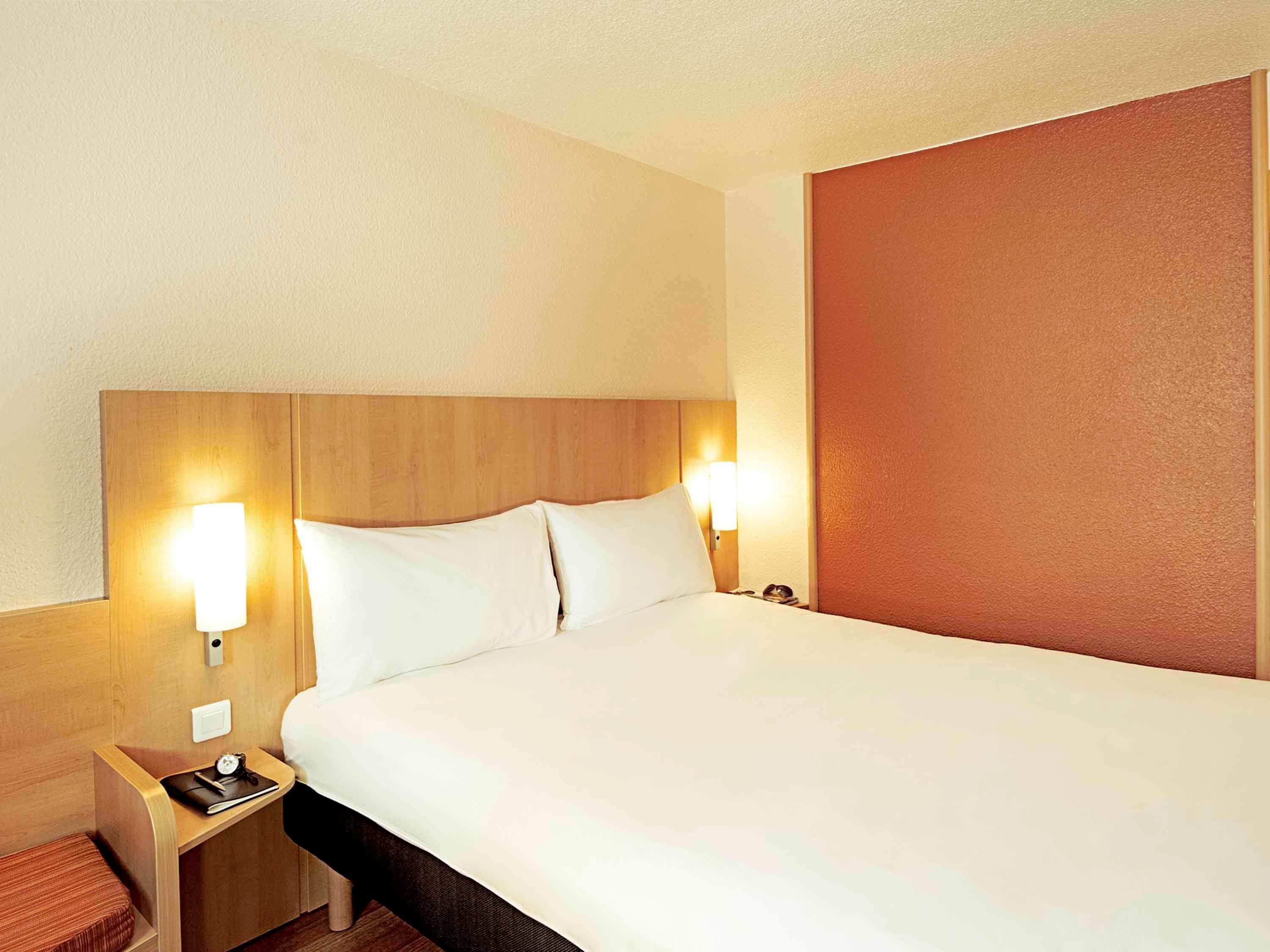 Hotel Ibis Nantes Centre Tour Bretagne Exterior foto