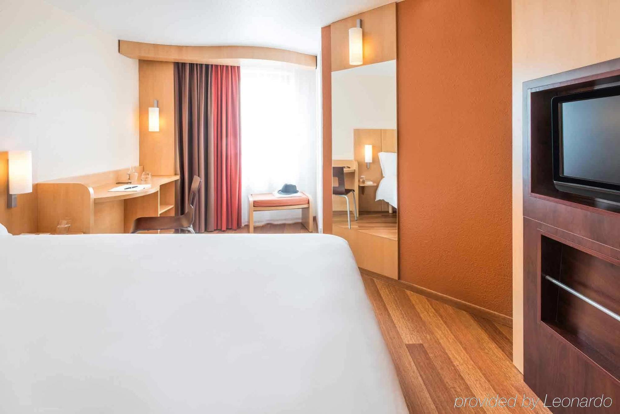 Hotel Ibis Nantes Centre Tour Bretagne Exterior foto