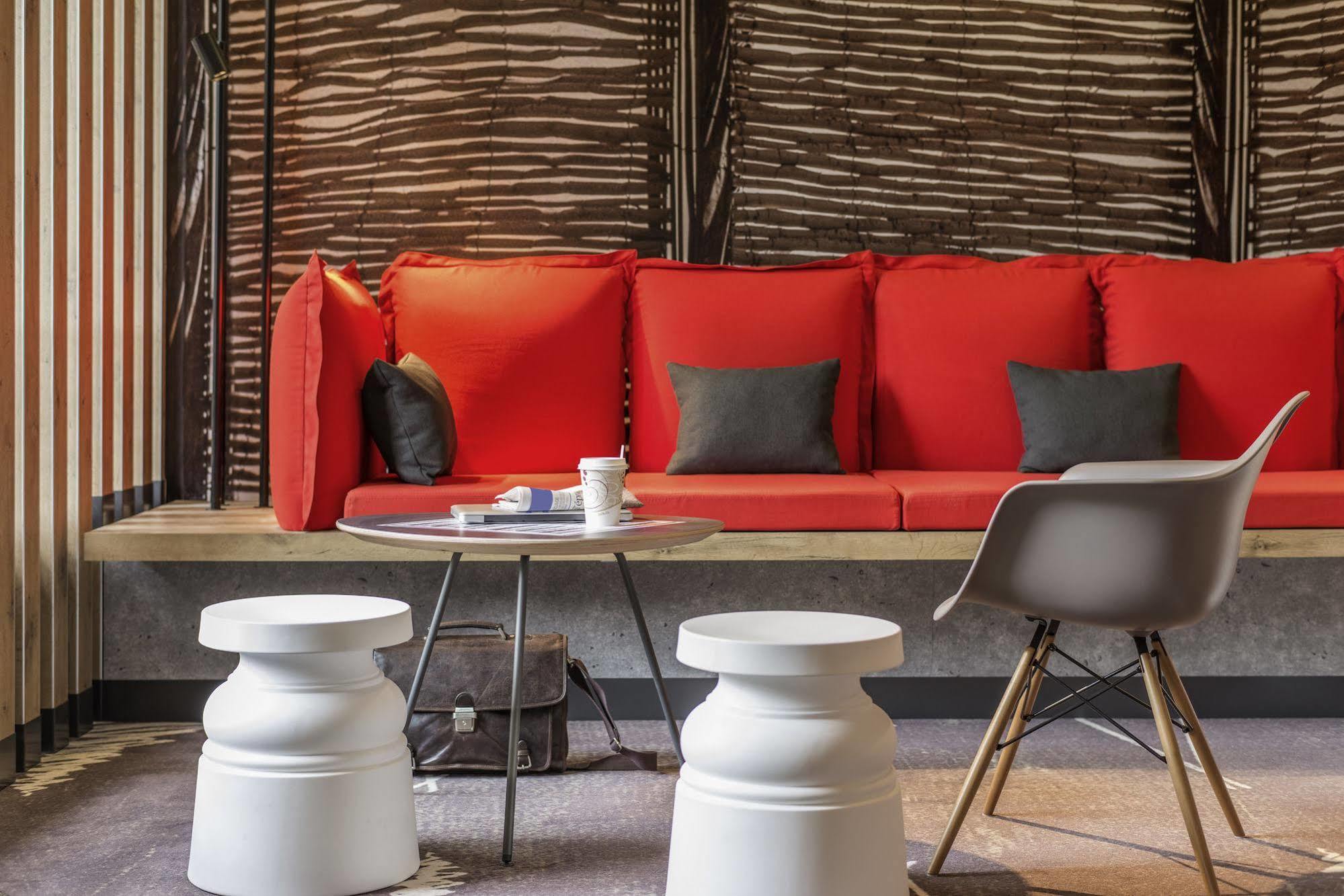Hotel Ibis Nantes Centre Tour Bretagne Exterior foto